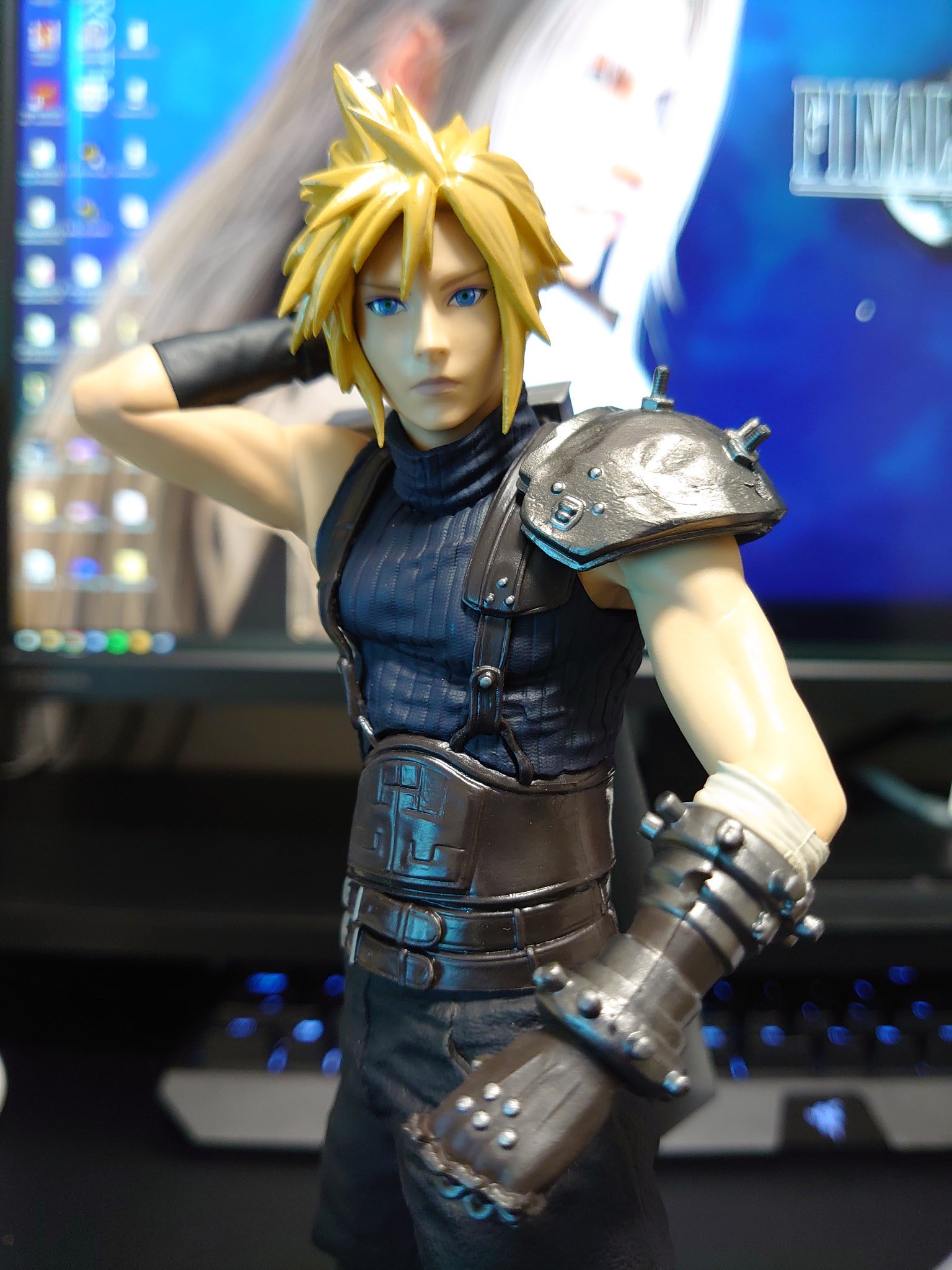 Uzivatel アイオラ Ff7 25th Anniversary Na Twitteru クラウド エアリス セフィロスのフィギュア美しい ちょっと顔が違う気がするけど スクエニフィギュアでは何時ものことなので気にしない 気にしない 気になる W Ff7 Ff7r Ffvii Ff7リメイク