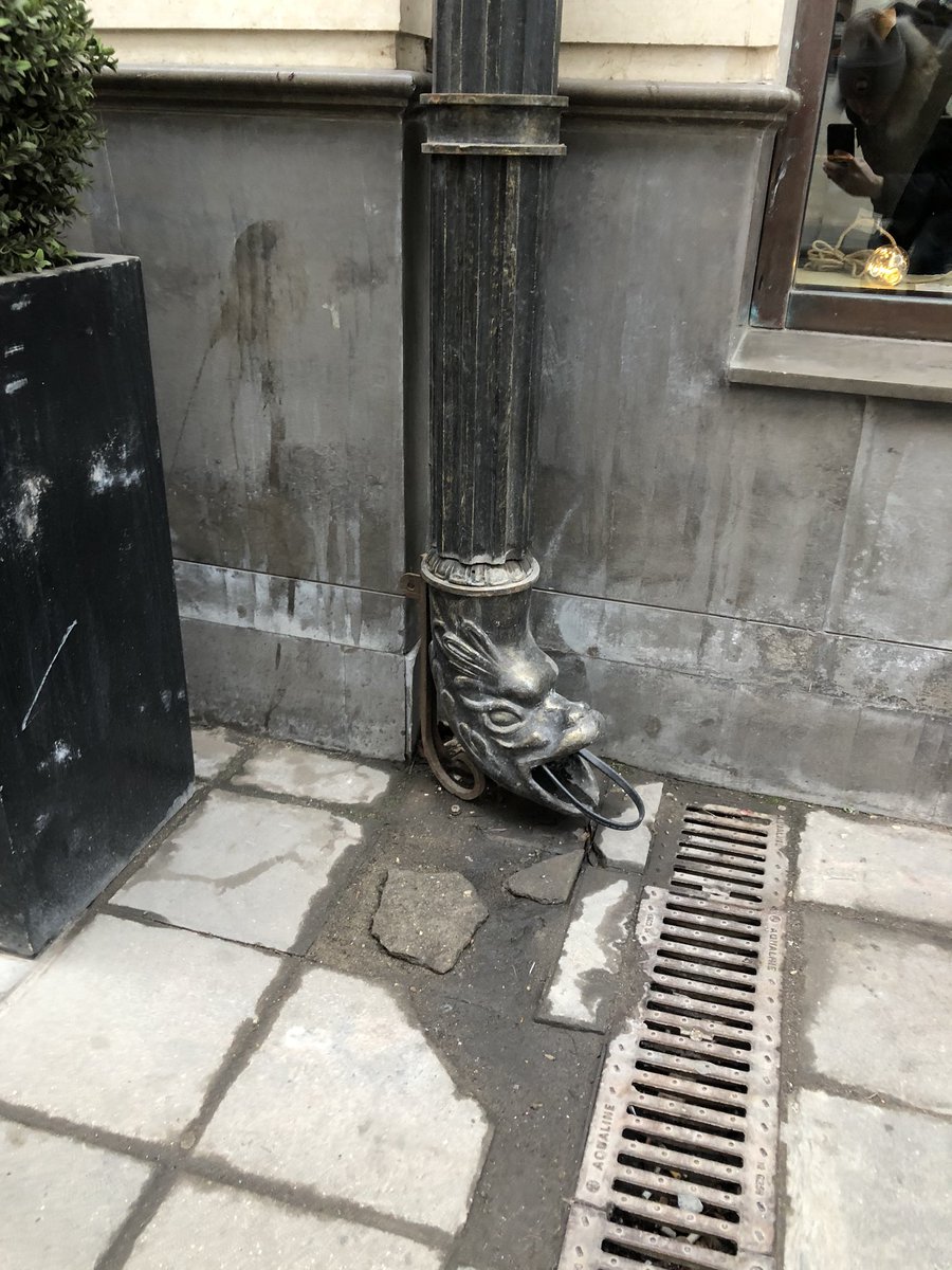 engineers_feed's tweet photo. Amazing rainwater downpipe https://t.co/ylMd0gkYvH