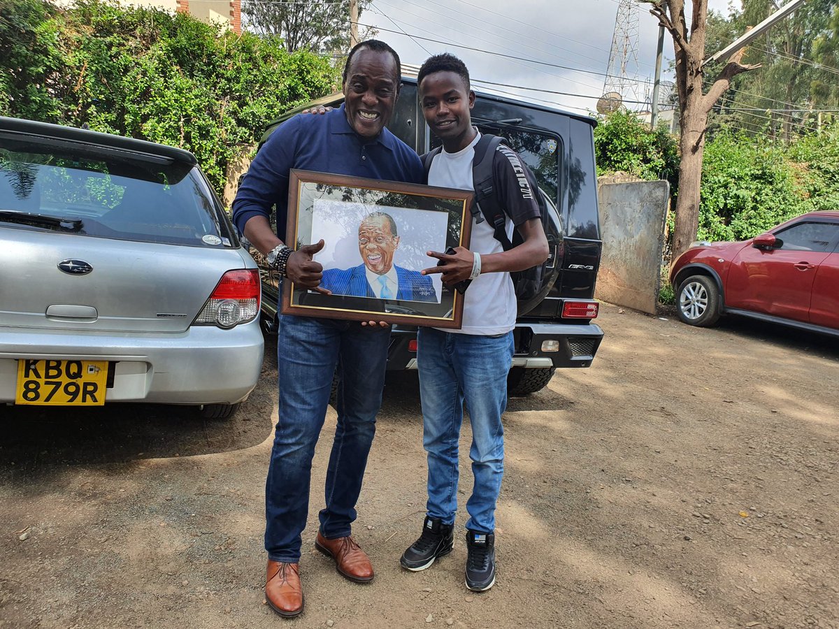 KoinangeJeff's tweet photo. Great stuff by young artist, Gideon Kipchumba......Thanks for your work! It's Smmmmmmmmmmmokin! Keep reaching for the STARS!! @PSdxb @xtiandela @HamoProf @VDJClyde @monicakiragu_ @jereplica https://t.co/G1YHW0mpcL