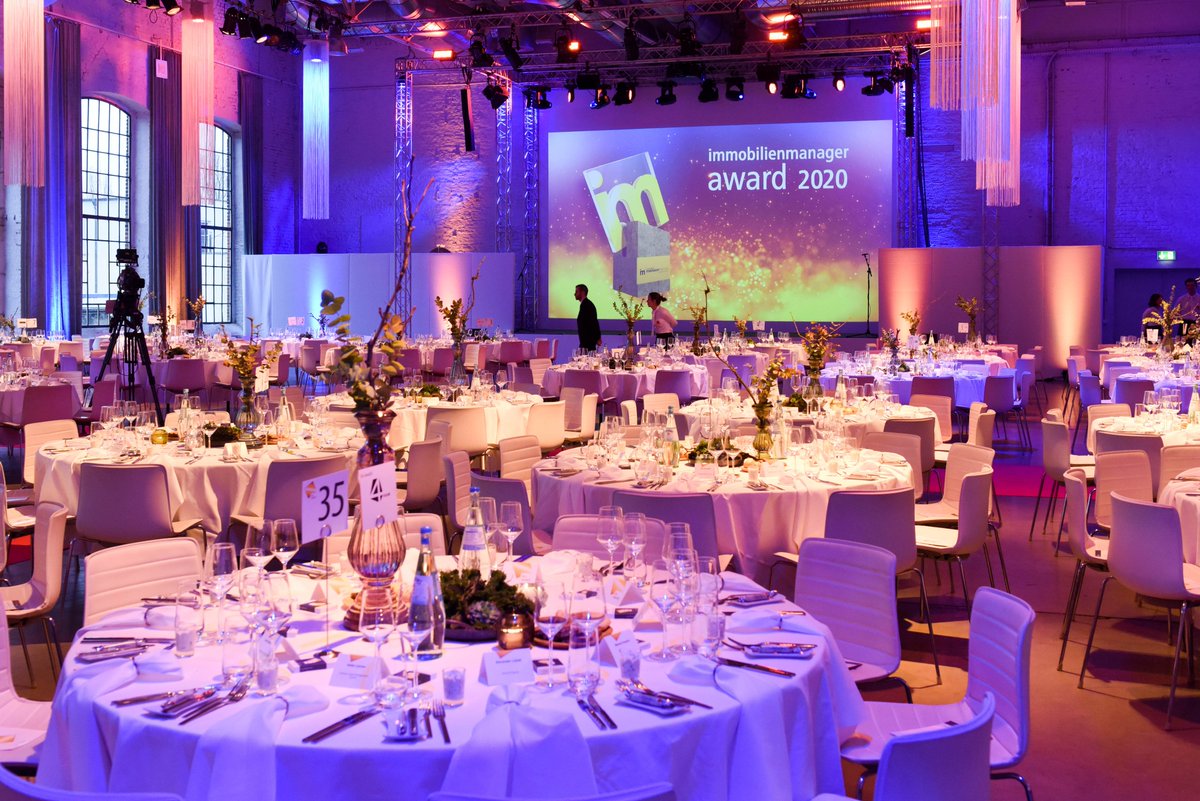immomanager's tweet photo. Wir bedanken uns bei @CateringKirberg für das großartige Catering beim #imaward vergangene Woche. Ihr wart der Oberhammer! 🙏 #catererdesjahres https://t.co/VKFIGcsBAC