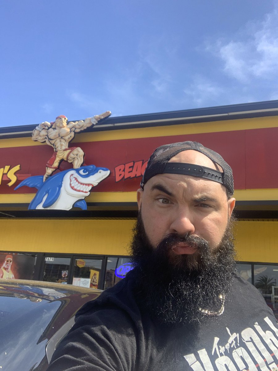 FoxxVinyer's tweet photo. Literally 20 mins after landing, this is always the first stop when I’m in Orlando! @HulkHogan hopefully next time i meet you i can talk for more than a handshake #Memories #2020vs2017 https://t.co/SSL5nLzz5z