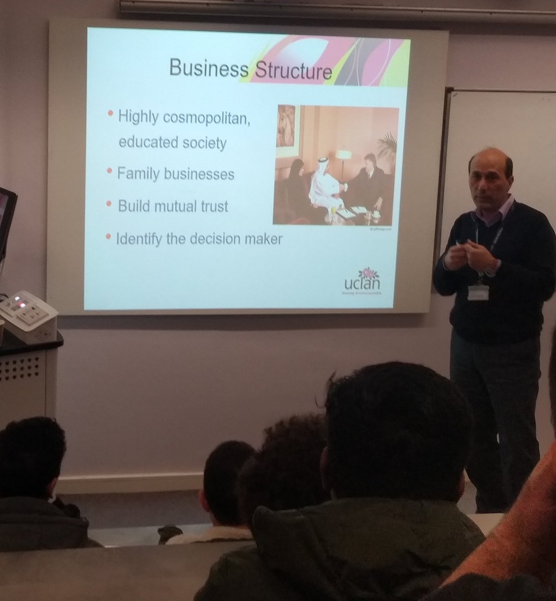 WorldwiseCentre's tweet photo. Chatting informally when doing business in the Arab world is important - a great list of ideas to impress your business partner โฌ๏ธ
And by all means don't reject an offer for coffee as it is a tradition and could offend the host.
#WorldwiseWorkshops #businessetiquette #MiddleEast https://t.co/Z3VlhWfkTZ