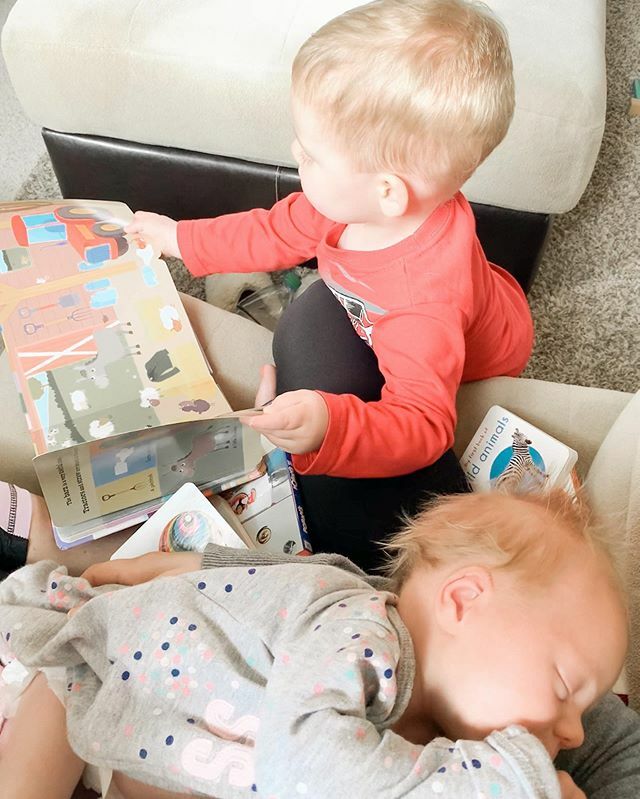 lexipkellner's tweet photo. Covered in babies (and books)❤️ https://t.co/8lEe66Pwx7 https://t.co/s0i7tjCQXE