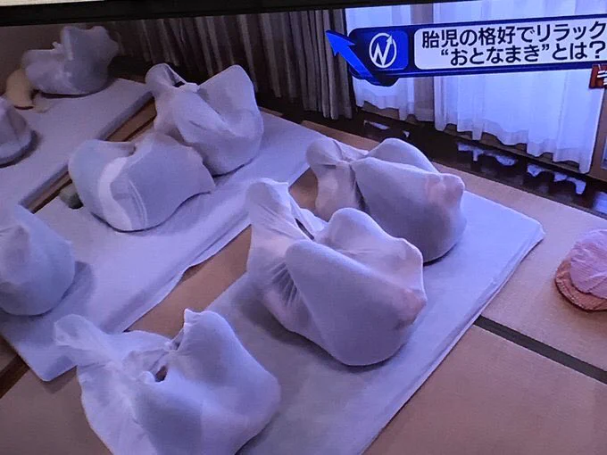 胎児のポーズでリラックス！？「おとなまき」というものが流行ってるらしいｗｗｗ