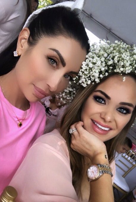 Baby shower weekend 💞💞💞 https://t.co/tBK8IoghjV