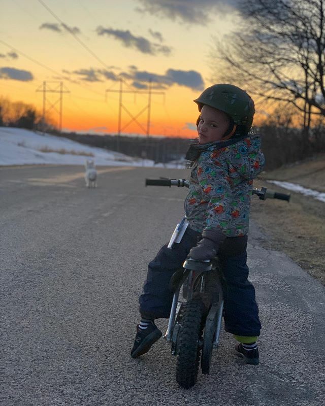 SherylsClub175's tweet photo. The only time you should ever look back is to see how far you’ve come 🤟 #gripitandripit #dirtbike #minirider #sunset #wisconsin https://t.co/3DE5GByDIo https://t.co/zerJjFu2rS