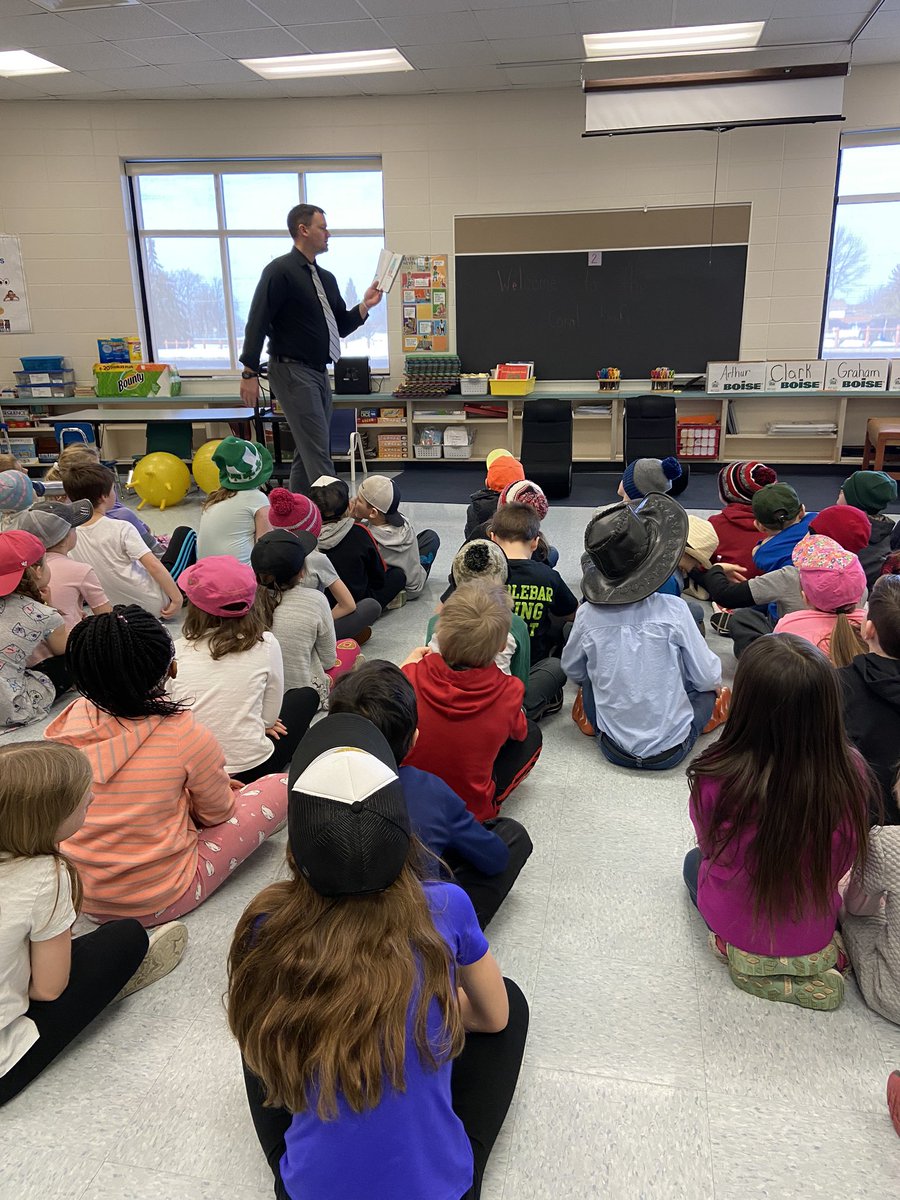 2ndLme's tweet photo. @LME_Principal took time yesterday to show off his mastery of tongue twisters by reading #CatInTheHat thanks Mr. Hackett #lmemagic #montimagic https://t.co/Pa2wveSaPn