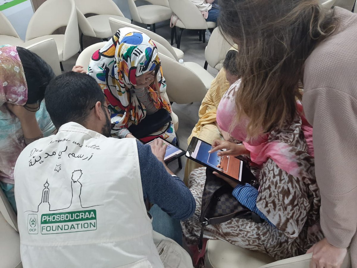 Phos_Foundation's tweet photo. 30 youths gave their opinions this morning on the development of public spaces in the city of #Laayoune within Laayoune Learning Center as part of the 2nd edition of "Dessine-moi une ville". #DMUV #morocco #urbandevelopment #empoweringcommunities https://t.co/QtPsUzwx4t