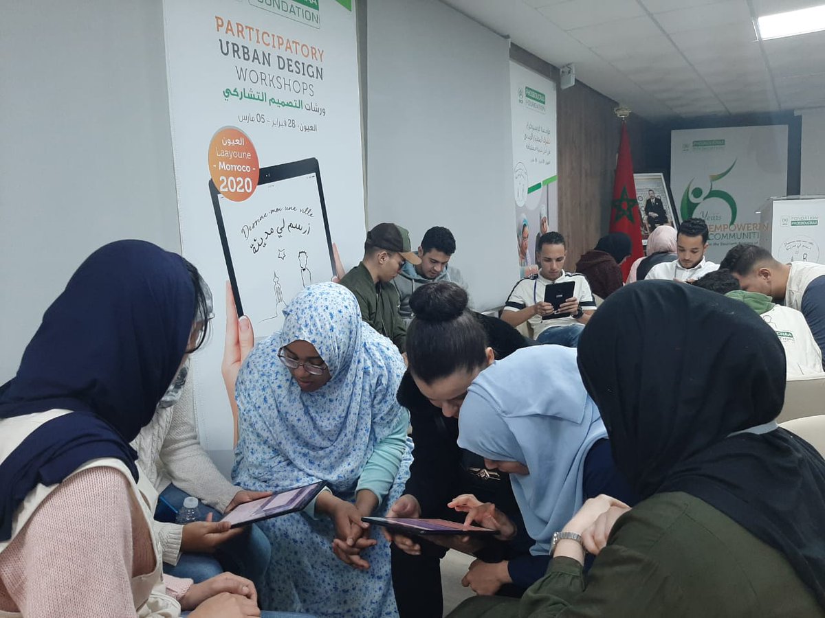 Phos_Foundation's tweet photo. 30 youths gave their opinions this morning on the development of public spaces in the city of #Laayoune within Laayoune Learning Center as part of the 2nd edition of "Dessine-moi une ville". #DMUV #morocco #urbandevelopment #empoweringcommunities https://t.co/QtPsUzwx4t