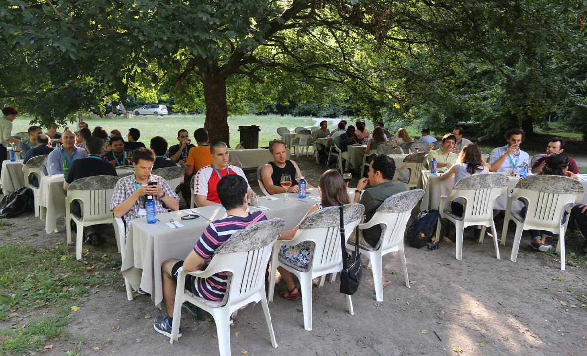 KorcsmarosLab's tweet photo. We are organizing 3rd time the Interdisciplinary #SignalingWorkshop (20-24 July) where experts work together with early-career researchers to solve #multidisciplinary problems- facilitated by knightsโ tournaments & catamaran competition on the Danube. https://t.co/R3g5tBODNm https://t.co/HRni36tKwh