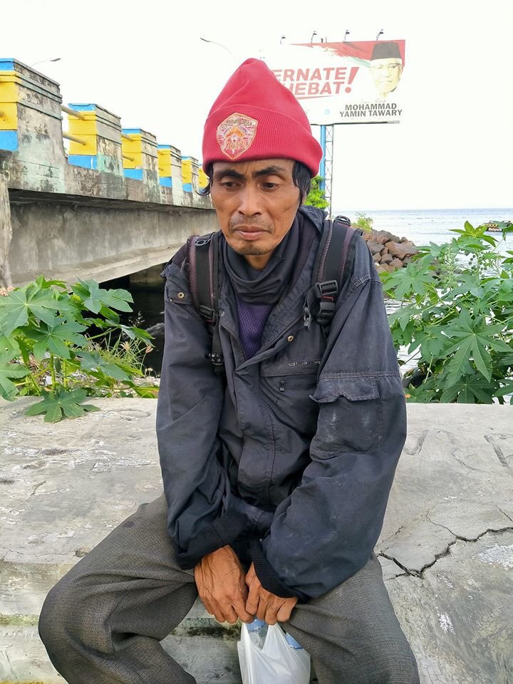 Hallo warga twitter, mari membantu.
siapapun yang mengenal beliau ini, tolong sampaikan di keluarganya.