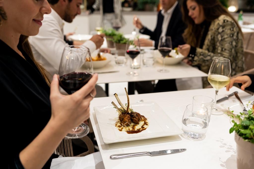 Save the date! Venerdì 6 marzo l’atmosfera accogliente del Longitude 12 Bistrot &amp; Jardin farà da cornice a una serata piano bar con cena inclusa: l’occasione perfetta per ascoltare musica dal vivo gustando deliziose creazioni culinarie.

☎ Per prenotazioni: 06 3684 896