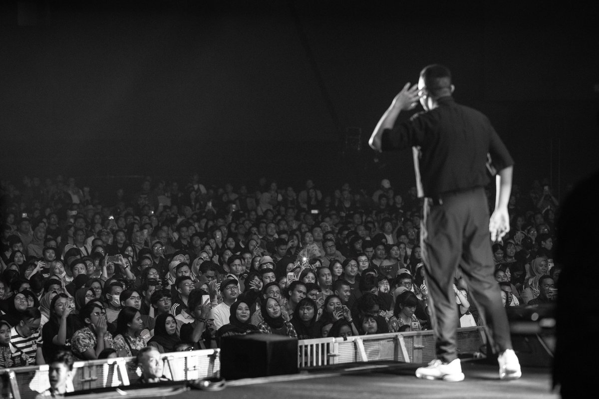 musiktulus's tweet photo. TULUS di #JavaJazz2020 yang diadakan di JIExpo Kemayoran, Jakarta pada Minggu (1/3) lalu.
#DokumentasiTULUS oleh @Rendharais https://t.co/zJA04n3tD4