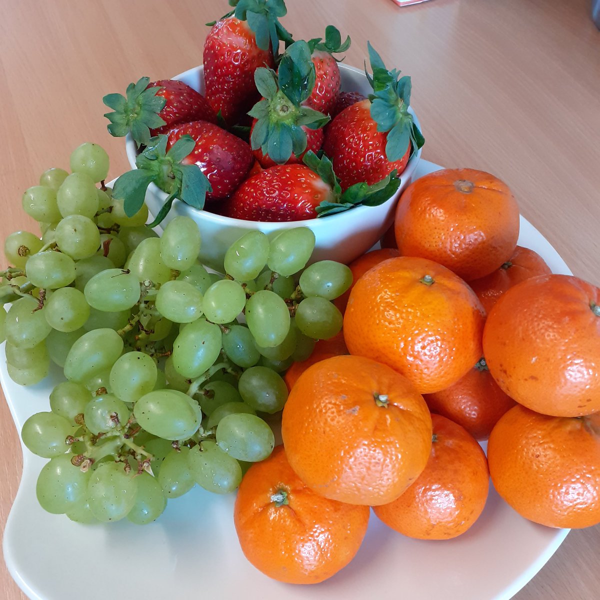 LWSefton's tweet photo. Fresh fruit for our meeting this morning 🍇🍓🍊
We always enjoy getting together with our partners and hearing about what they've all been up to!
@LifestyleSefton @Netherton_FGF @mayloganonward @BrighterL @cabsefton @Seftoncarers 
#Eat5aDay https://t.co/g6VYJNiOXe