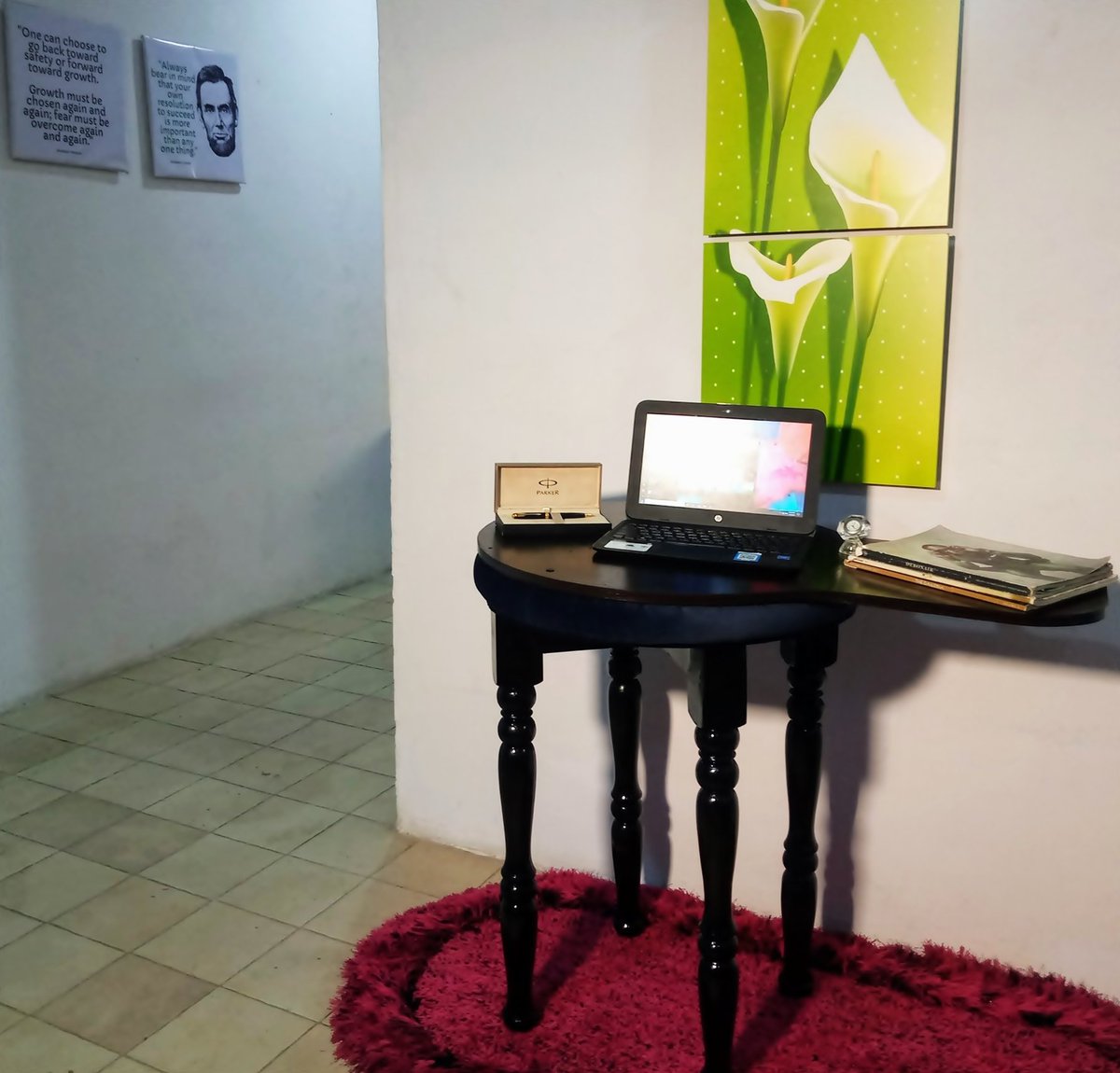 Hopcyku's tweet photo. We said we haven't even scratched the surface.
You believed us.
Behold the study table and chair fit for celebrities
Serves several purpose (s).
Could be used as a coffee table for conversation starters & Ante room furniture
#celebrity #anteroom #studychair #coffeetable https://t.co/9jvqDoEz1W