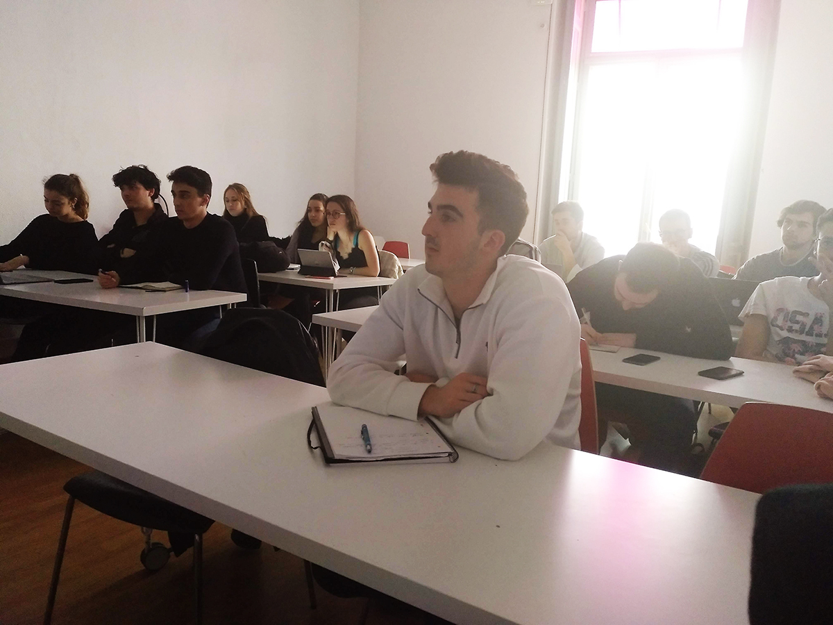 teamlabs's tweet photo. Ayer nos visitó Millaray Vega, de @mormedi para hablarnos sobre "Diseño de Futuros", dentro del apartado "Tendencias y nichos de mercado" de nuestro #WashingMachine .
@Milla_Bee #diseño #estrategia #innovación https://t.co/bRxyPGi2Jr