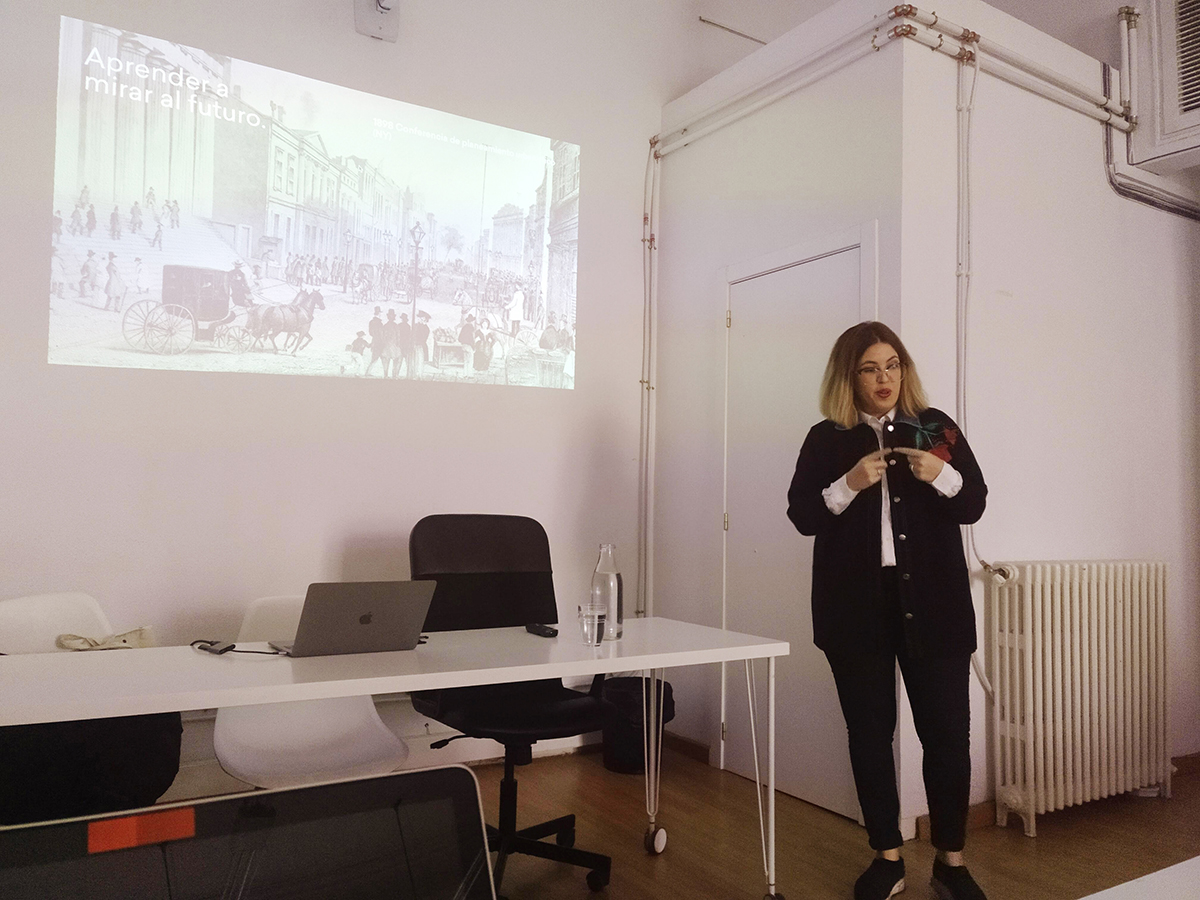 teamlabs's tweet photo. Ayer nos visitó Millaray Vega, de @mormedi para hablarnos sobre "Diseño de Futuros", dentro del apartado "Tendencias y nichos de mercado" de nuestro #WashingMachine .
@Milla_Bee #diseño #estrategia #innovación https://t.co/bRxyPGi2Jr