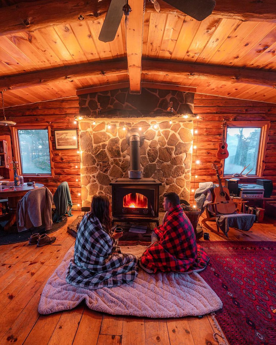 CapmingI's tweet image. The snow has arrived ❄️ Stay cozy this weekend 😌🔥 #campingvibes #campingcar #campingtime #campingout #campingfood #WednesdayWisdom