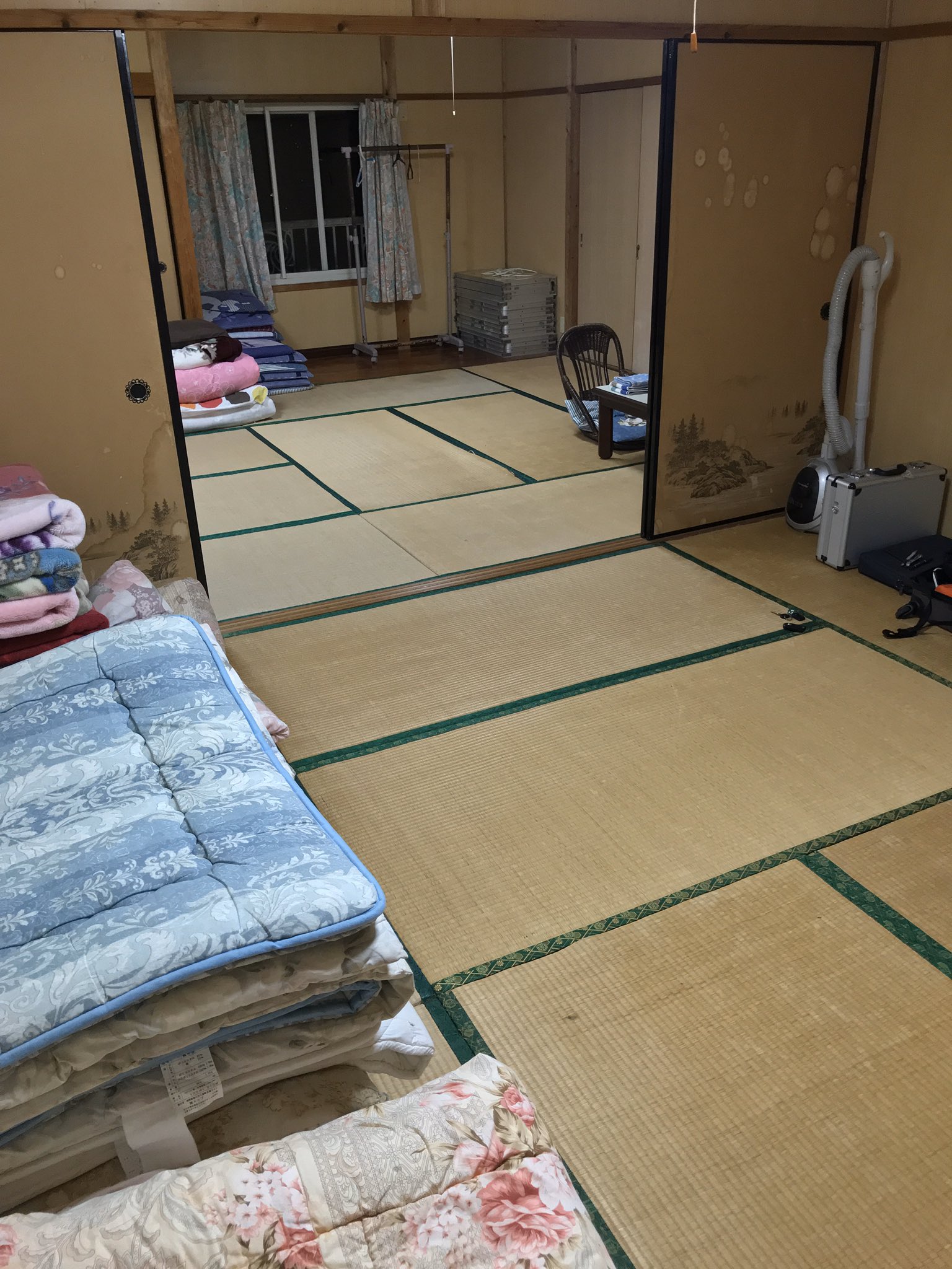 Satomura Minoru 加計呂麻島 渡連の 来々夏ハウス ココナツハウス が本日の宿です 食べきれない程の夕食に一人で寝るには広すぎる部屋 約畳 たまたま宿が空いていたからなのですが コロナ影響で半分以上はキャンセルだとか おすすめの宿です