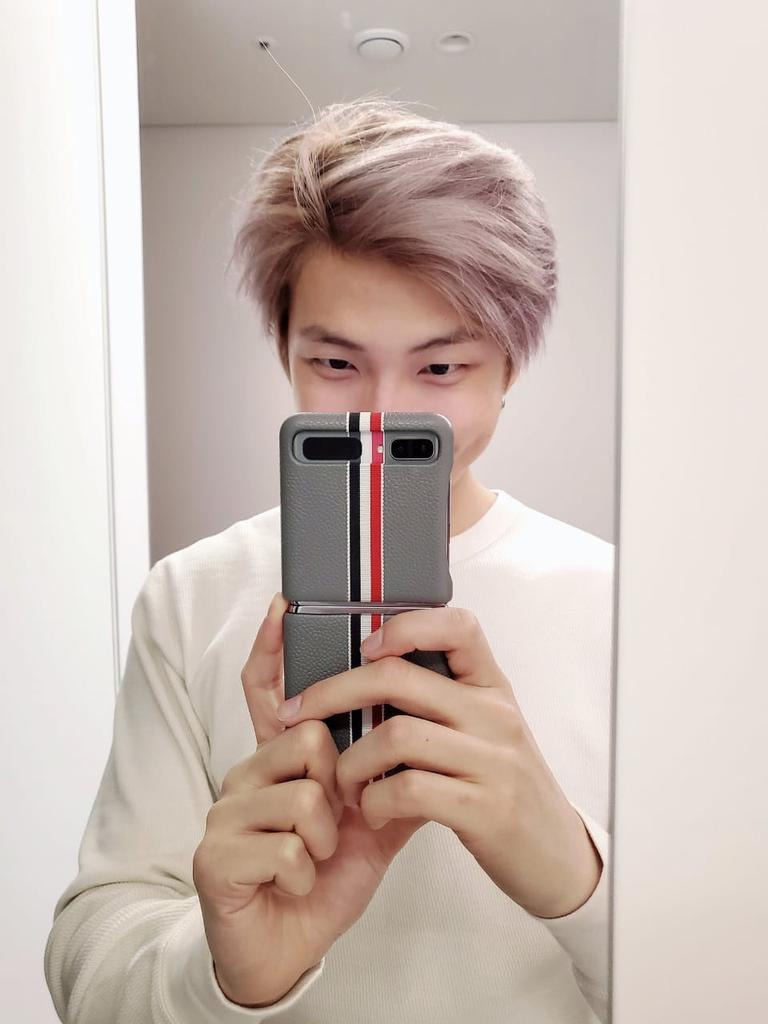 RM__INDIAclosed's tweet photo. He's so precious 💜✨
#namjoon #joon #joonindia #namjoonindia #kimnamjoon #rmindia #presidentjoon #kimseokjin #minyoongi #junghoseok #parkjimin #kimtaehyung #jeonjungkook #jin #worldwidehandsome #suga #yoongi #joonselca #rmselca #sunshine #hobi #jimin #mochi #tae #v #kookie https://t.co/GdVnoSVPVL