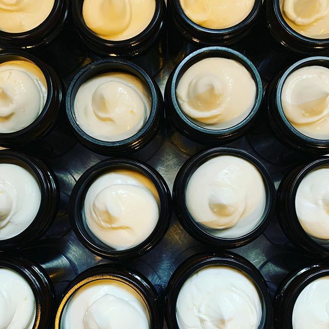 KatsKalma's tweet photo. Ohhh, can you smell this? Fresh batch of Grapefruit &amp; Sweet Orange Hand and Body butter ready! 
Getting a bit hungry here now 🤤 .
.
.
.
.
.
#naturalskincare #naturalbeauty #naturalbodycare #allhandmade #handmadeskincare #handmadeinlondon #madeinlondo… https://t.co/L43iLhGEAB https://t.co/MjPBglV2kl
