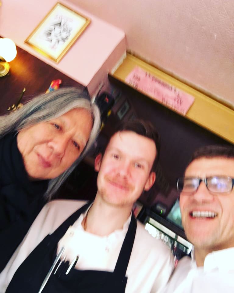 Selfie time with the legend that is John Rocha! 🥰 We were thrilled to welcome John in for lunch today - what a gentleman 🥰 @leperroquet_dub 🦜 #MunierCantTakeSelfiesButWeLoveHimAnyway 😂
