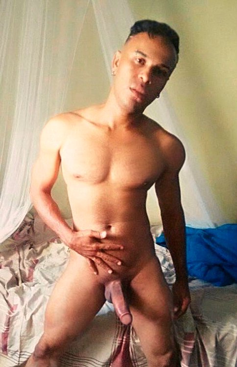 michaeljoseph_9's tweet photo. ¿ WITH OR WITHOUT CLOTHES ?
@Pollas_lefa2 @MasturbacionMas @ManhuntEspanol @Menatplaycom @CastingForMen @Cam4_la @chicoscamara @Boy4ME  #LGBTQof2020 @gaypornmovie https://t.co/d46hECwoqD