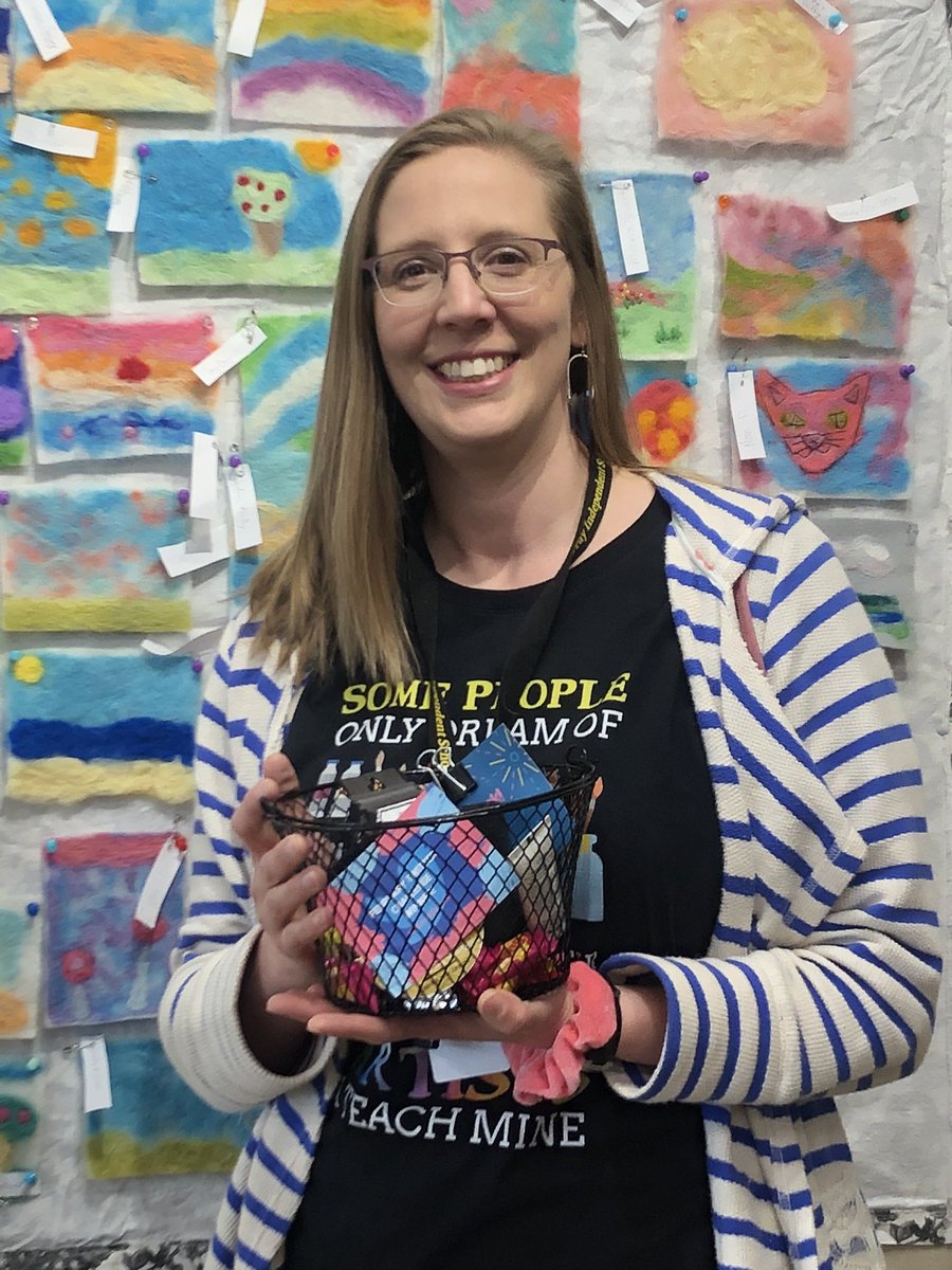 mechelle428's tweet photo. @ChipEmily is our MHS February Twitter Challenge winner!  Check out the amazing art her students create every day! #MurraySchools https://t.co/TzhirFcnKK