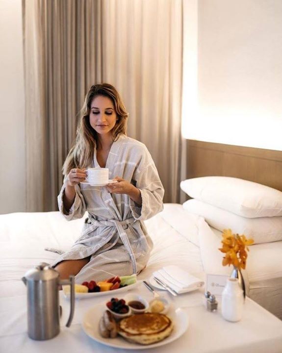 This is what a morning commute looks like while you're on a Knickerbocker vacation. (📷: drewfolgmann) #KnickOfTime