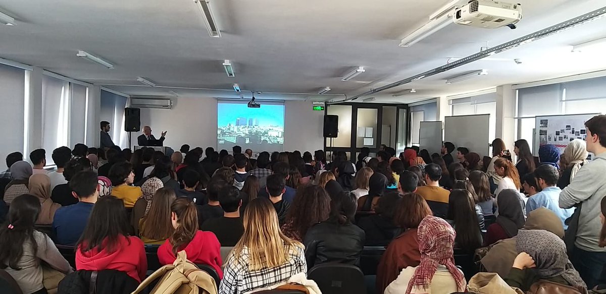 YEMKitabevi's tweet photo. Yazarımız Doğan Hasol, Uludağ Üniversitesi’nde “YEM Kitabevi Yazar Söyleşileri” kapsamında verdiği konferans sonrası kitaplarını imzaladı. ⠀
#yemkitabevi #yemkitabevicom #yazarsoylesileri #doganhasol #bursa  #uludaguniversitesi https://t.co/Z0tXlrOfsj