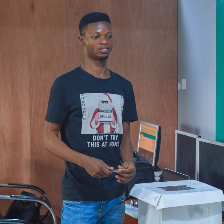 AccountableNG's tweet photo. It isn't just another Wednesday at FMDI today, in the midst of all the edokita project work, we took time out to celebrate our new IT staff @horllahdon ,using this platform to wish you a very happy birthday, better and more glorious years ahead.
#birthdays #eDokita #FMDI https://t.co/rPujxABNbI
