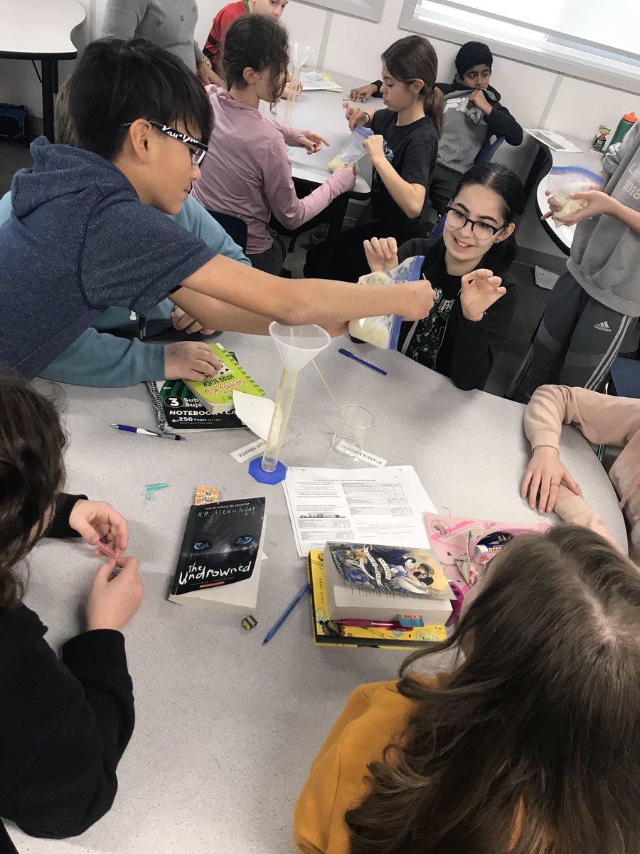 jmoco95's tweet photo. Yesterday, we were visited by a UWO PhD Pharmacology student who taught us how to extract DNA from bananas. How cool! @StMargEagles https://t.co/2JzxxyZmjR