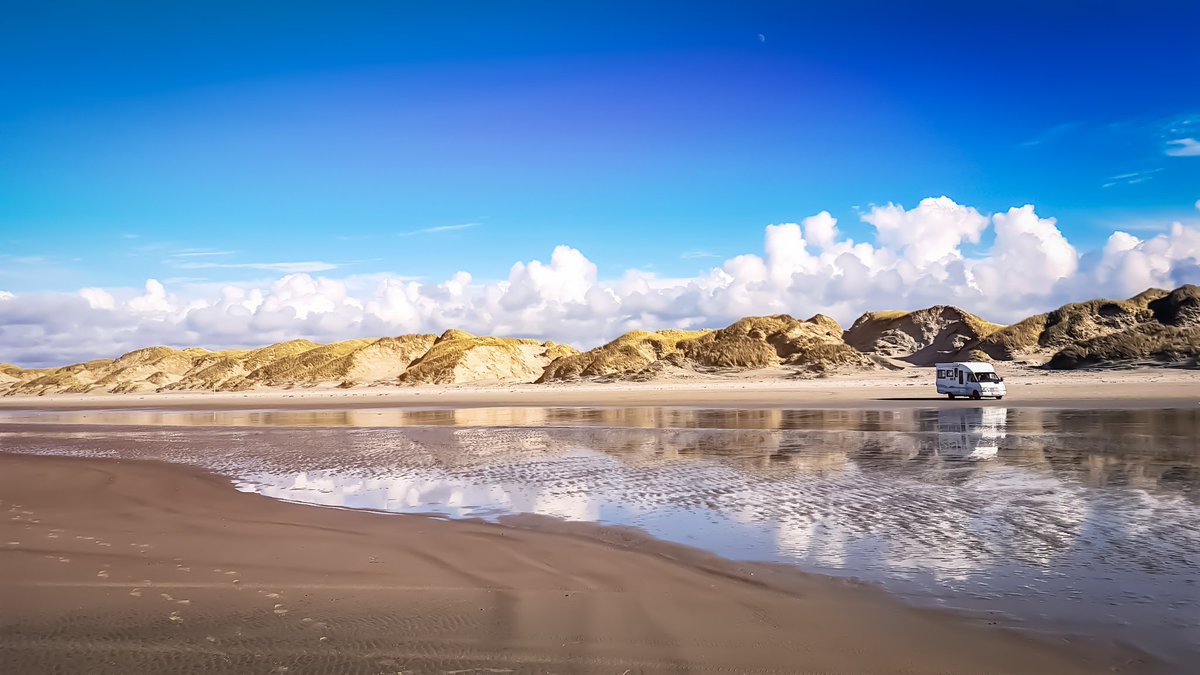 pegcb_de's tweet photo. 🇱🇷[Advertisement]
I just love driving my caravan to the beach to stand in the sun and enjoy the time.
▫ 
#camper #camperlife #camping #rv #recreationalvehicle #caravanlife #caravan #caravanliving #vanlife #vanlifeger #vanlifegermany #vanlifeadventure #vanlifeadventures🚙✌ https://t.co/plsyq4DnuV
