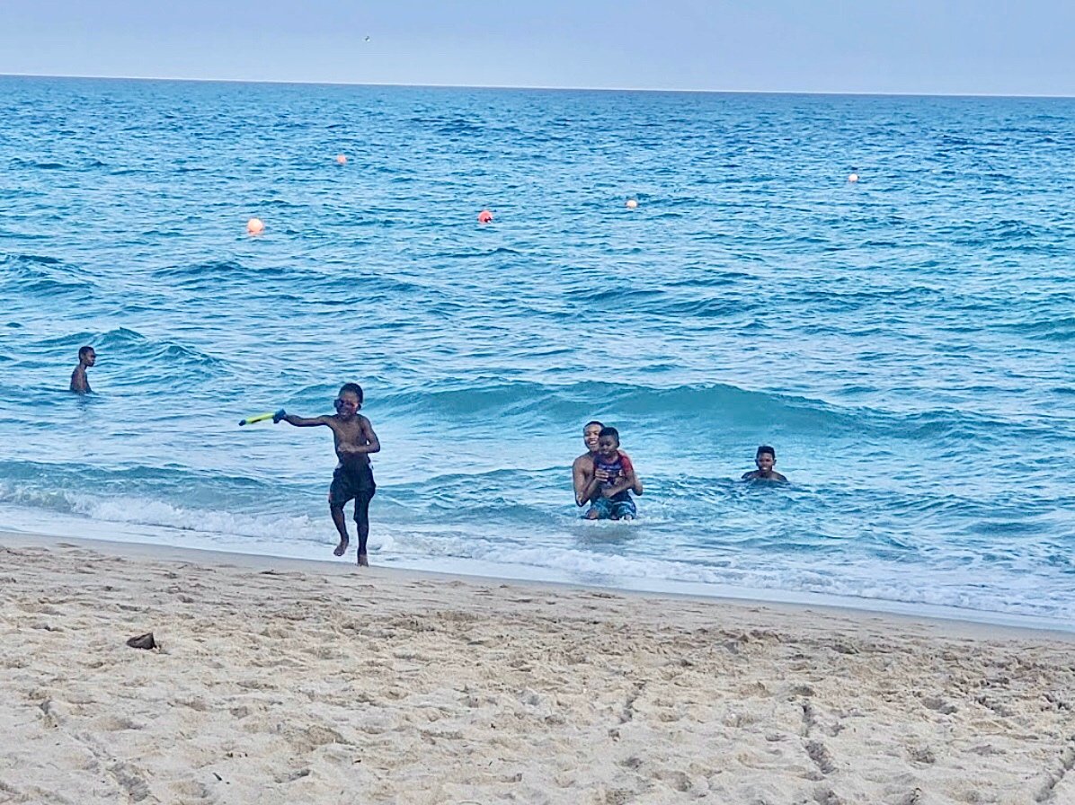 Look at the happiness on these kids faces! This is what gives us the passion to run our family owned hotel day after day!

#florida #fortlauderdale #ftl