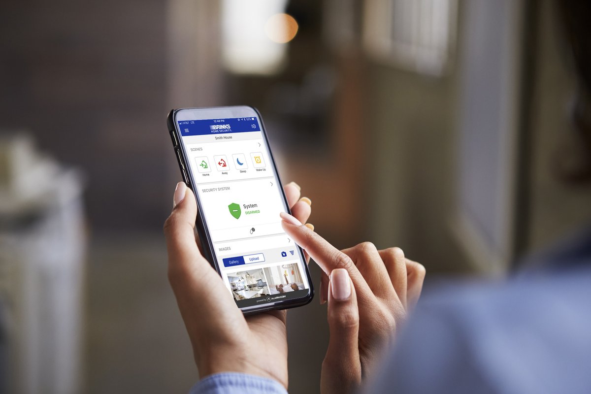 Brinks_Home's tweet photo. From smart thermostats to smart locks, a #BrinksHomeSecurity system can help you automate your home. Learn how here: https://t.co/FmVe9pWg72 https://t.co/KYZIXXm4TT