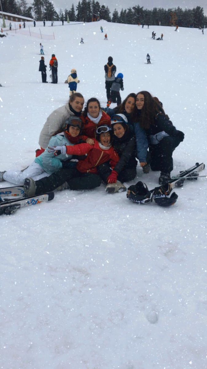 ies_clara_campo's tweet photo. #muchanieve!!!!! https://t.co/EMEgNvPBLn