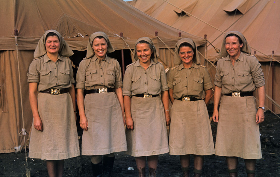 mike_bechthold's tweet photo. In today's #WomensHistoryMonth post, here are five Canadian nursing sisters in North Africa.
(LAC MIKAN 4232816)
#originalcolour #SWW #nurses https://t.co/XgctkGO22n