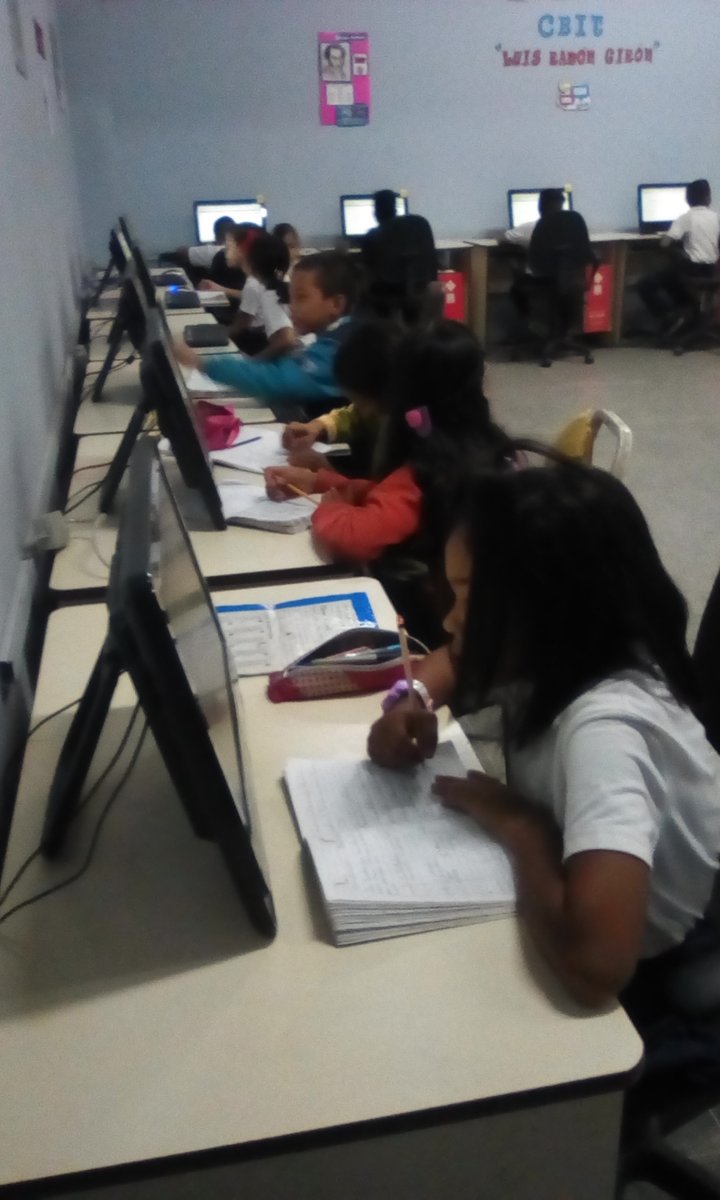 cbitluisramon's tweet photo. Los estudiantes de 4to grado A, de la U.E.N.B. Felipe Guevara Rojas indagan sobre: las partes de un trabajo de investigación, con la ayuda de su docente: Leidys Fuentes. @vane_prieto @PedroGordon_21 @FundabitAragua https://t.co/6BDHzIhCxt