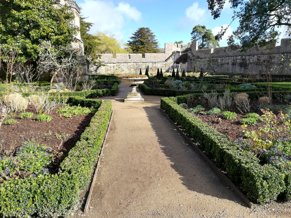RarePlantFair's tweet photo. Not long now to the first Rare Plant Fair of the season at @Bishops_Palace Wells, Somerset on March 22nd at 10am. We have 19 top class exhibitors attending, and we'll be giving them some individual shoutouts over the coming days. Full details available at https://t.co/Xvz9reiYqT https://t.co/ga5z0XsTMG