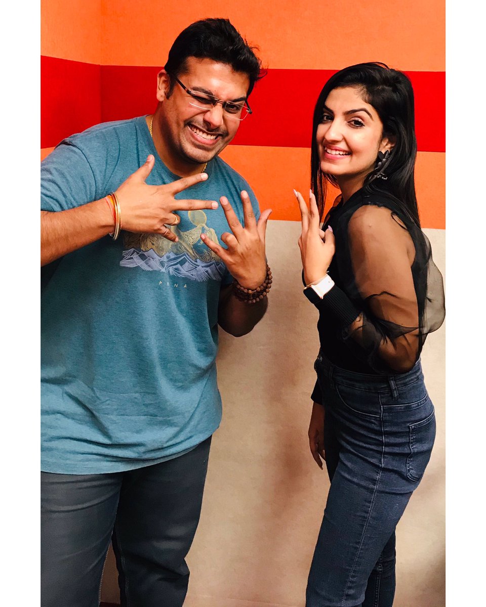 totalthilwa's tweet photo. काफ़ी talented मोहतरमा ! 🙌🏻
@RupaliJagga
काफ़ी जल्द video में जुगलबंदी होगी ! 😇
#RJTathagat #ThilwaiDotCom #RedFM #RedFMIndore #RupaliJagga #RupaliTalks #RJ #Singer #Bollywood #Vocalist #RupaliJaggaFC #RupaliJaggaLive #RupaliJagga_Fanpage #Interview #Cover https://t.co/tIwlg8pvY5