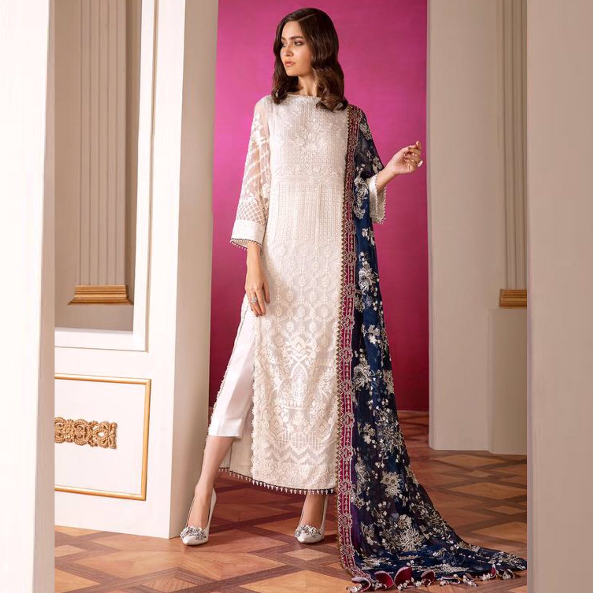 Baroque Chantelle Collection 🌷
*
Stitched and ready to wear £135
*
#baroqueofficial #chantellecollection #pakistanidesignerdresses #pakistanifashion #designerdhaage #ilfordlane #ilford