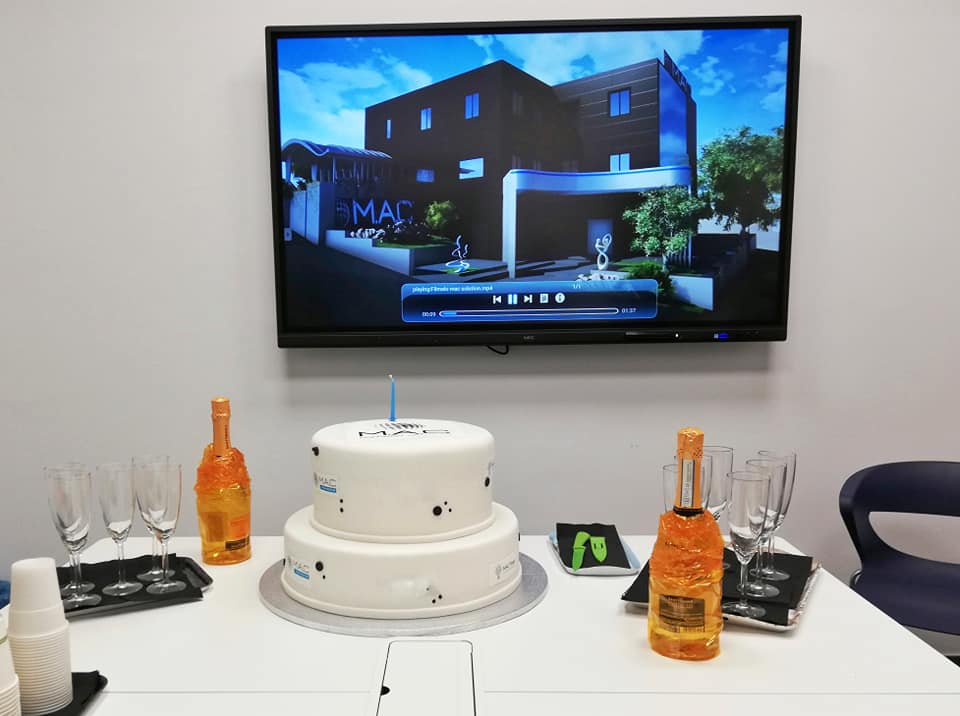 macsolution_s's tweet photo. Buon compleanno M.A.C!!! ๐
#macvillage #connessiovunque #mac https://t.co/B6XIcsMXDN