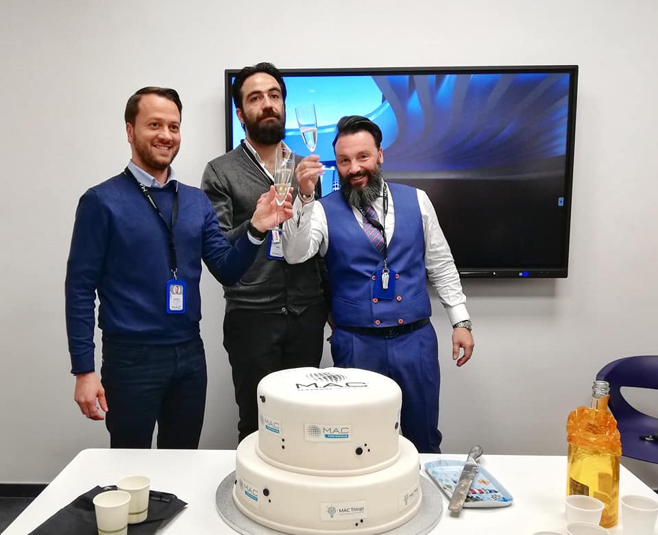 macsolution_s's tweet photo. Buon compleanno M.A.C!!! ๐
#macvillage #connessiovunque #mac https://t.co/B6XIcsMXDN