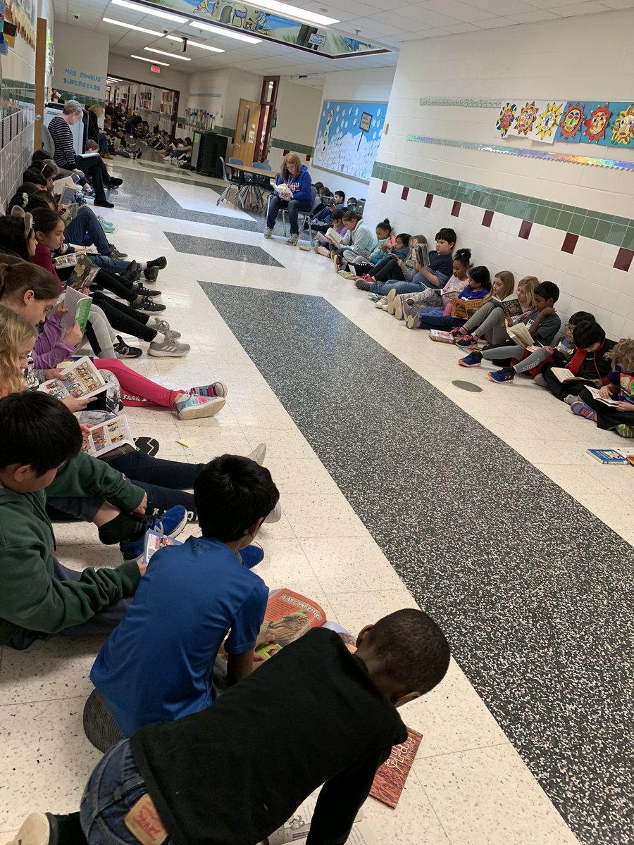 MsLuxton's tweet photo. Read around the river was a great success #LRElem #communityOf Readers https://t.co/SmKAPIunzO