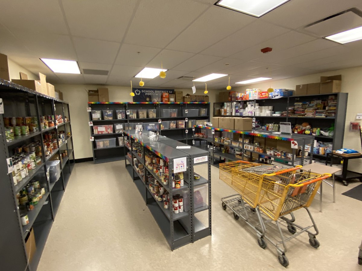 KellerGuidance's tweet photo. While Spring doesnβt officially start until March 19th, this recent wave of warm weather has us celebrating early! The students decorated the Food Pantry with colorful signs and sunflowers. #KellerJrHigh #SD54 #TogetherAsOne #SpreadingHappiness #FeelingOrange https://t.co/XP32G9QzRe