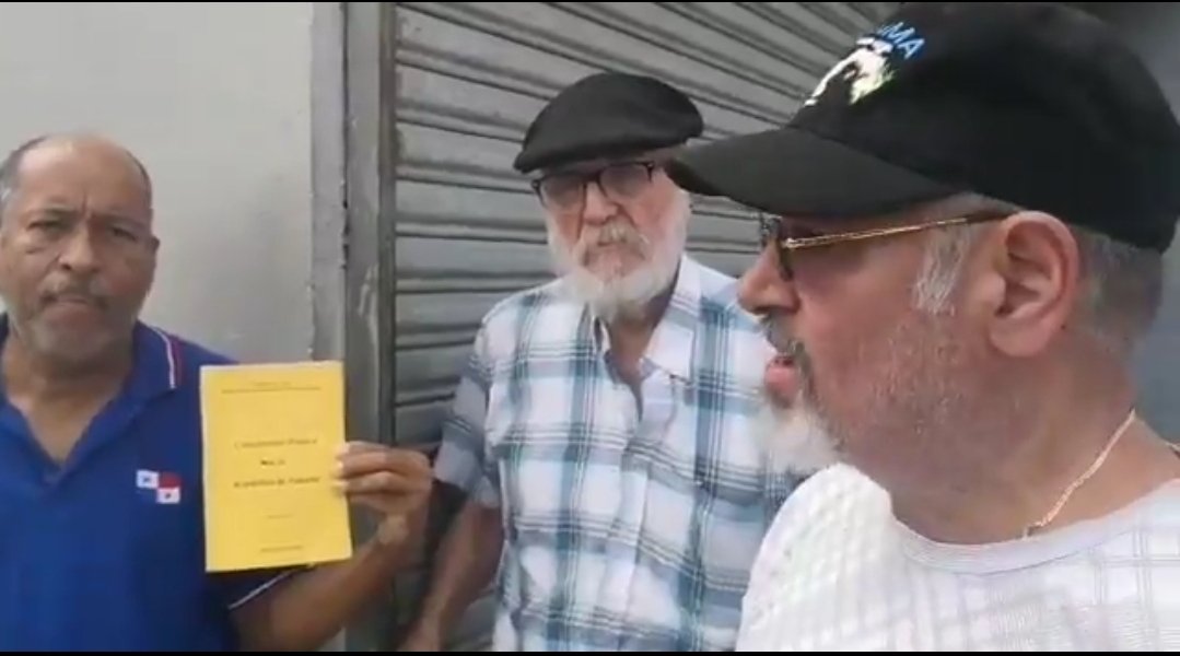 caton01's tweet photo. 5 mil dolares mensuales le exigio Damaso Garcia de @PortobeloSt a @GioBFerrari gerente de @zolicol a cambio de silencio. Ayer junto a su padre, pretendia cerrar entrada de Zona Libre. @OscarRamosJ @NitoCortizo @Conape_Panama https://t.co/VrR1ACiVTp