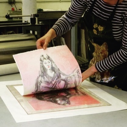fifilatrixabel's tweet photo. The beginners Monotype course this weekend is going ahead. There are 3 places left so if you are quick, you can nab one. A fun and relaxed introduction to printmaking using a professional press. You can book online here...
https://t.co/mIrz6b5zVu #monop… https://t.co/xhc6u2E2az https://t.co/6exLCZs6jY