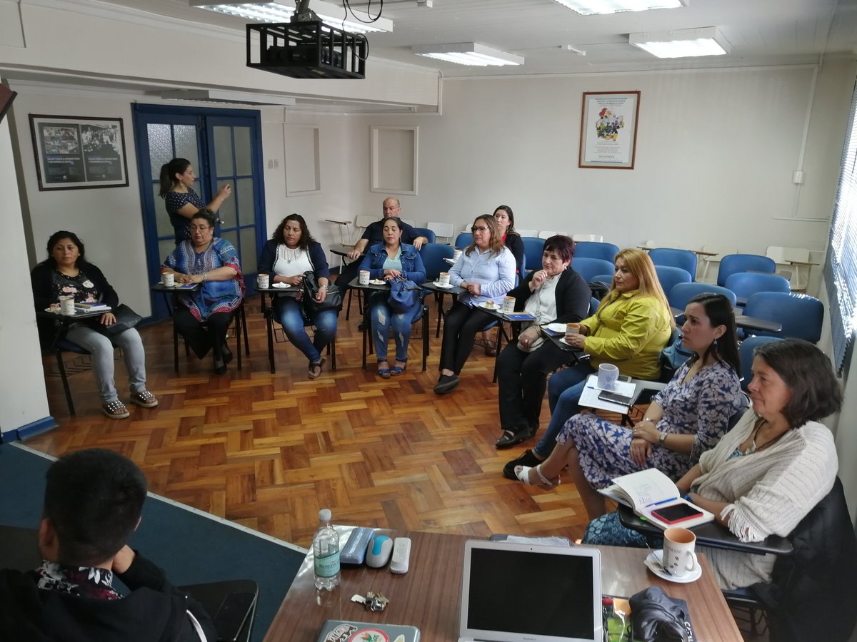 PIRI_UFRO's tweet photo. Partimos nuestro año 29 de trabajo, con todas las energías enfocadas en aportar a la #SaludComunitaria y el #DesarrolloLocal. Hoy estamos reunidos con las #TíasPIRI, personas que constituyen parte importante del corazón y alma de nuestro trabajo. #SaberLocal #CariñoyAmor https://t.co/rehhKqWrKo