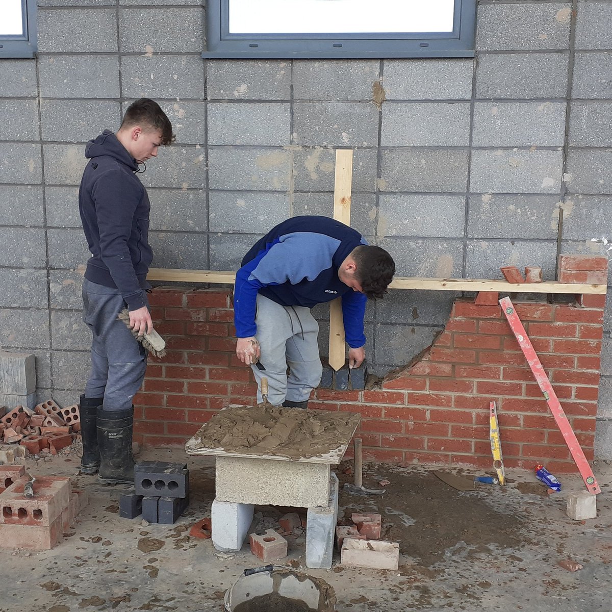 proctor_a's tweet photo. Great effort shown by NVQ level 2s Jack and Jake with their bullseye using @bimbricks @BritainBrickMBH @constructionERC #brickwork #bricklaying #Apprenticeship #apprenticeships #futurebricklayers https://t.co/9J5tnDrg9F