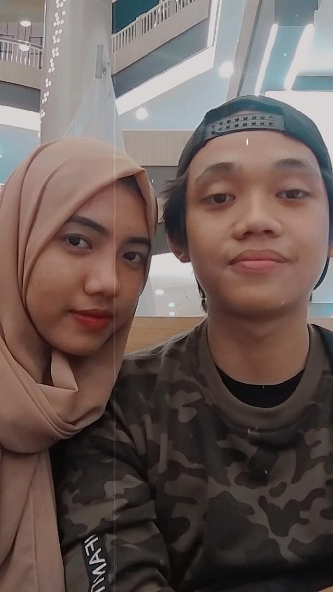 ini_apit's tweet photo. Dilla nya cantik, gua nya kek orang sakaw https://t.co/piVIP8lNyM